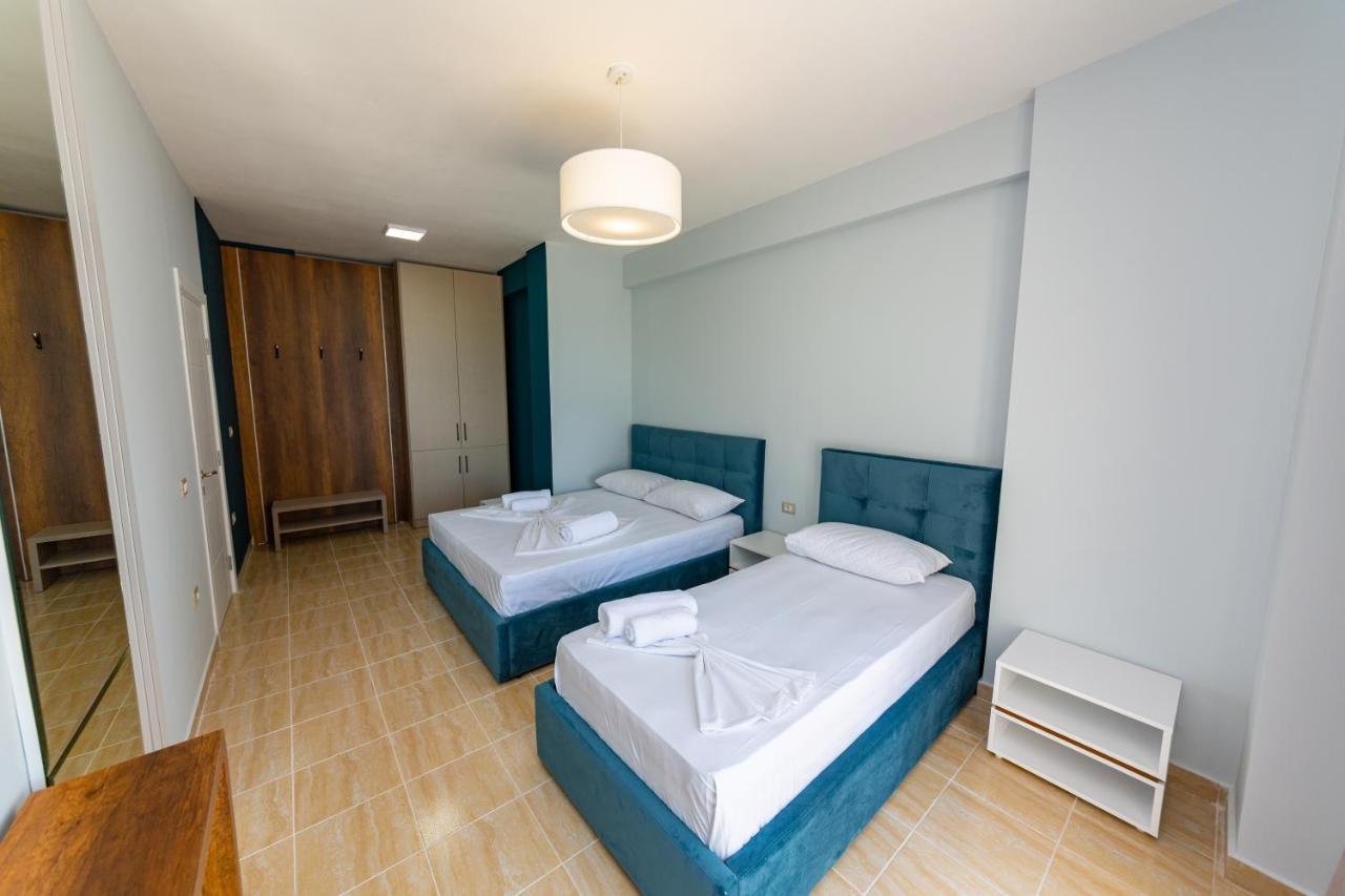 Ponari S Hotel Kryemëdhej 외부 사진