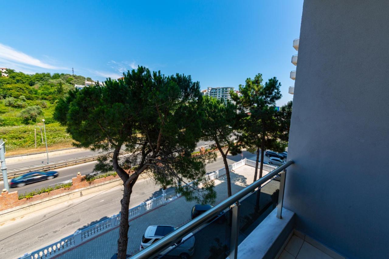 Ponari S Hotel Kryemëdhej 외부 사진