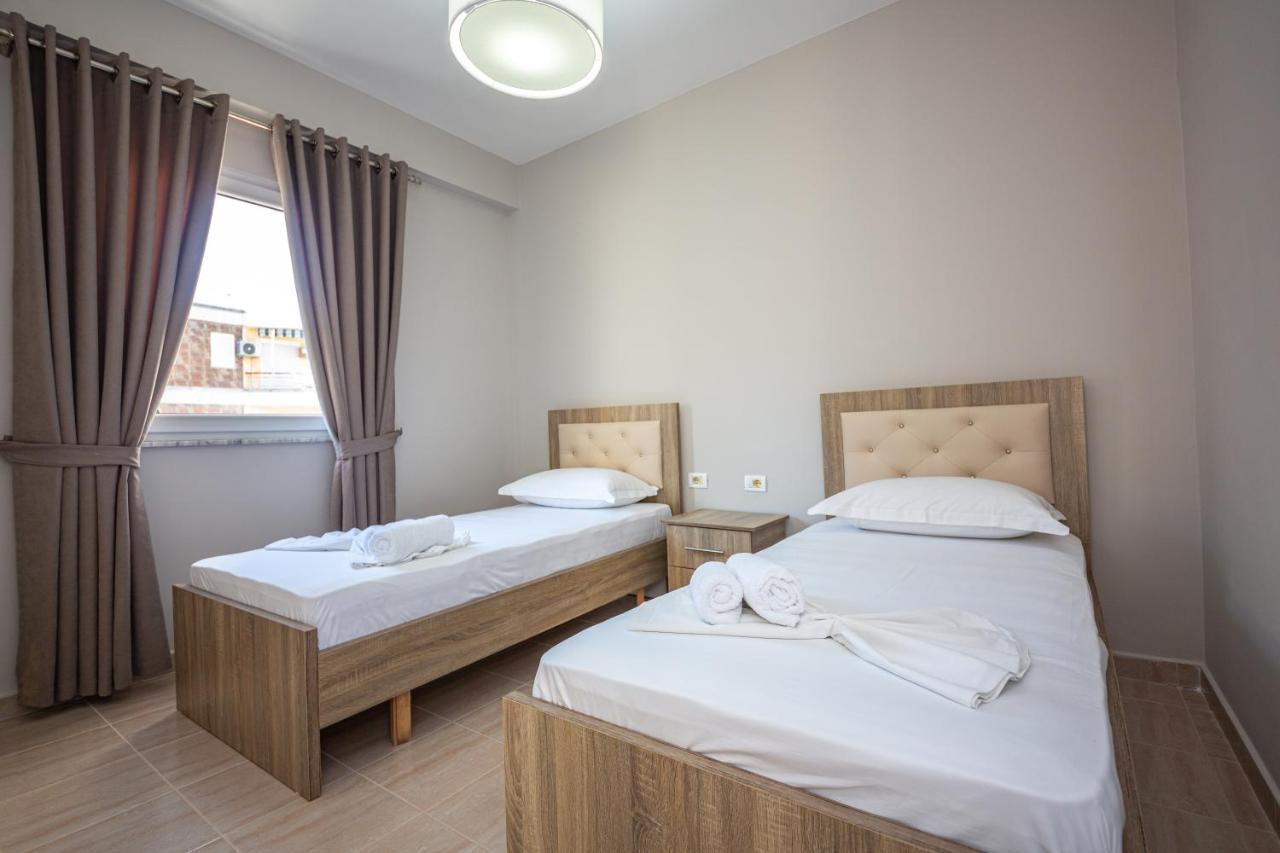 Ponari S Hotel Kryemëdhej 외부 사진