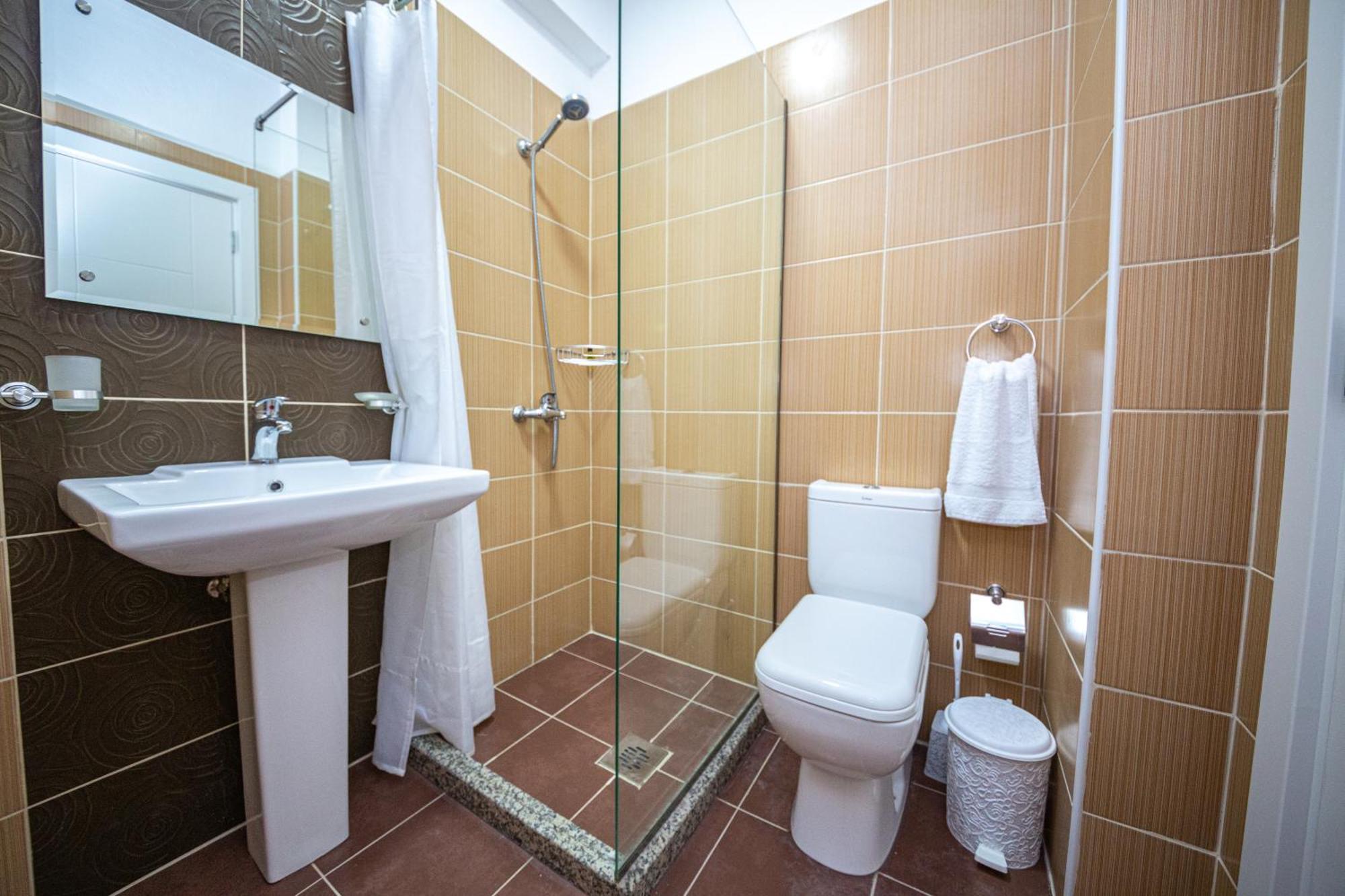 Ponari S Hotel Kryemëdhej 객실 사진